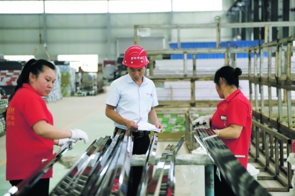 黨建引領(lǐng)促發(fā)展，經(jīng)濟(jì)增長添動能